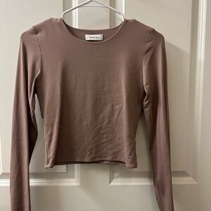 Aritzia - Contour Crew Longsleeve - taupe/brown - M - great condition - crop